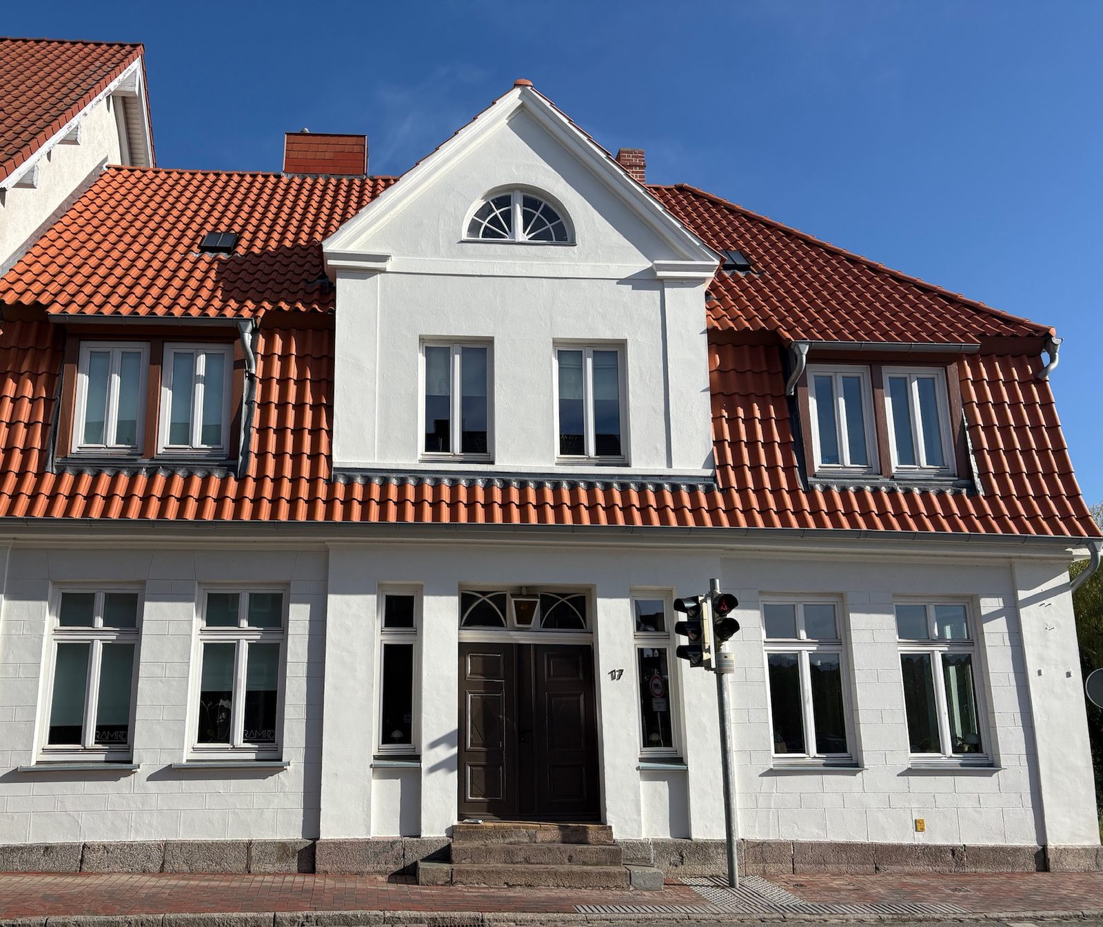 Denkmalgeschützte Fassade, Straßenansicht